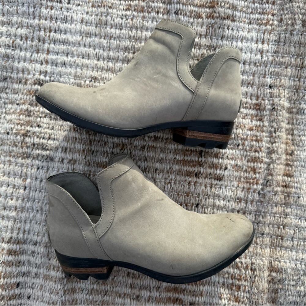 Sorel Lolla Cut Out Ankle Bootie Suede Women Size7.5 Boots NL3233